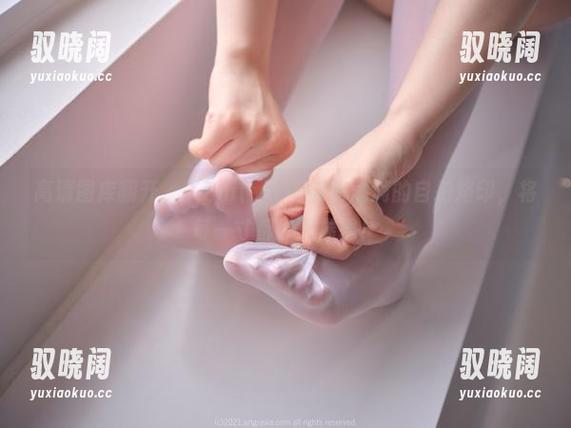 高清图库翻开，Dami(퀸다미)自信满满的自拍烙印，将每一寸都详尽展现！