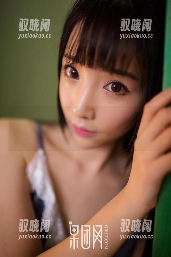 GIRLT果团网 - 妲己_Toxic的黑白写真：看她如何颠覆传统审美，简直不想让人直视！