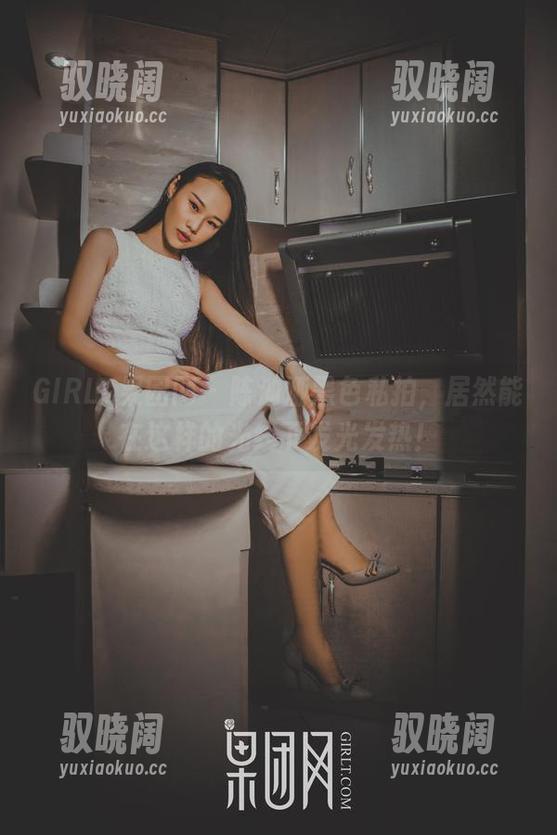 GIRLT果团网 - 陈迪娅黑色私拍，居然能在这样的光线下发光发热！