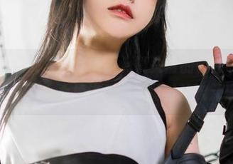 Hachi小芭女王全套图集，镜头前的优雅和灵动，让人不小心掉进。从未见过的次元！