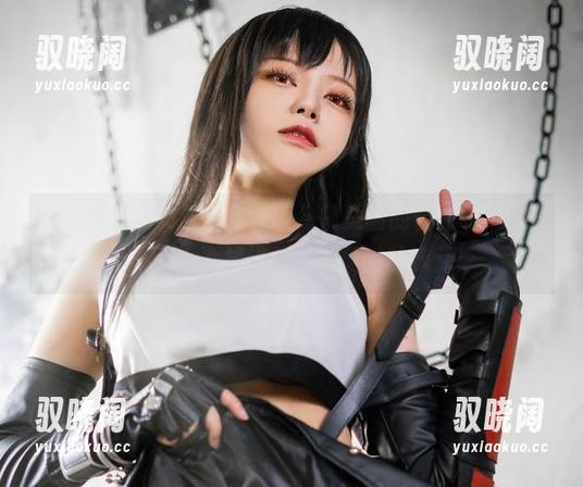 Hachi小芭 Hachi小芭女王全套图集,镜头前的优雅和灵动,让人不小心掉进。从未见过的次元!