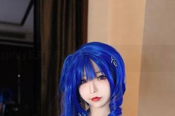 Kitkat Cosplay玩转黑色：图包里有一些微妙的调皮，让人忍俊不禁