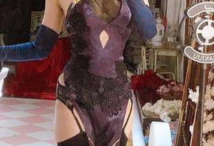 Luisa_零纱，‘死库水’的陪伴下，忍不住多看几眼！