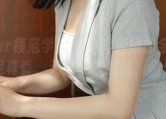 MFStar模范学院 - 电竞唐嫣的全套图包：裸足真香，无需姿态挑战，随便踩！