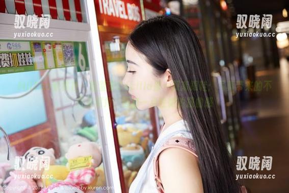 MiiTao蜜桃社-陆萱萱Cecilia MiiTao蜜桃社 - 陆萱萱Cecilia那一双高跟鞋:写真带来的不仅是视角,还有一点轻微的扭曲感