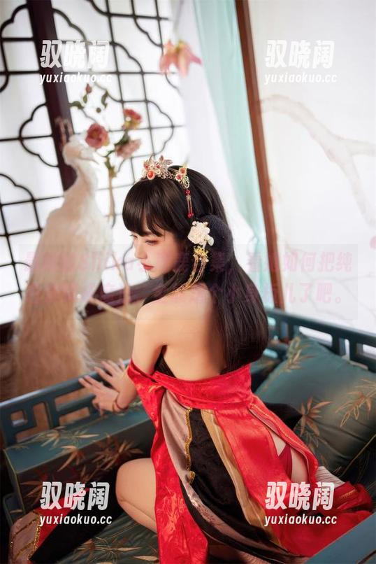 最新的Shika小鹿鹿合集，看她如何把纯白演绎成魔法，全靠这个小身板儿了吧。