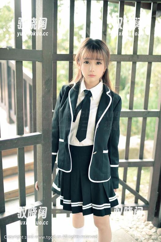 TGOD推女神 - 黄可christine的高清裸足写真：一脚踏三地，想看吗？
