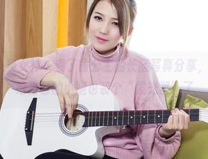 TouTiao头条女神 - 看了俞公主的长腿写真分享，我开始考虑给自己的小腿也装个“发光器”了