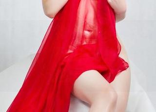 TouTiao头条女神 - 御姐花与蛇，刘瑾希的无圣光美图，不由得思绪飞扬，四处流浪的灵魂。