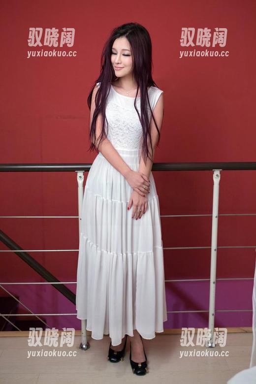 TuiGirl推女郎 - 娜露的双马尾与私房她的原图——一根马尾向我飞来，我先闪开！