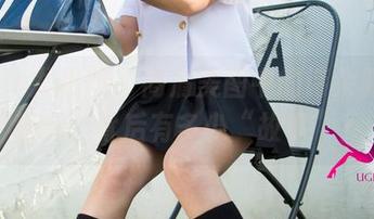 UGirls尤果网 - 高清美图中的诗朵雅：“秘书”背后有多少“故事”？