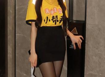 Xiuren秀人网 - 别眨眼！李可儿的水手服写真，随时会被泳圈给抢镜哦！