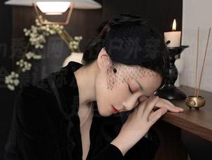 Xiuren秀人网 - 在户外穿梭的白兔西希：美图合集让你决定今天的志向是划船还是自拍？