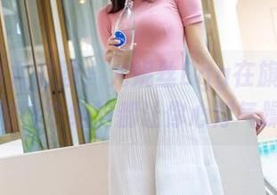 YouMi尤蜜荟 - 尤妮丝Egg在旗袍里，原图中的每个细节都让你心浮气躁的照片