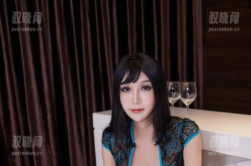 YouWu尤物馆 - 当夏小秋秋秋穿上制服：原图的柔情与套图的恣意