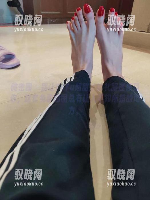 微密圈 - 别让YuYu超甜丫的礼服迷惑到你，这套免费的图总有让人不知所措的地方。