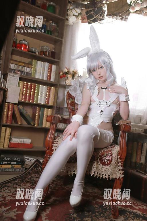 看asagiriai(爱ちゃん)的私房写真：情人节睡裙，一定能引起连猫咪都想多看几眼！