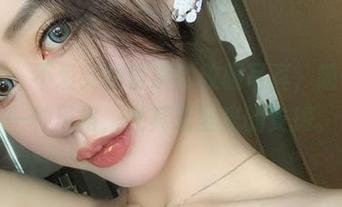 微密圈 - 不爱笑的赛琳的校服写真，随便也是一种风格，尤其无圣光的支援。
