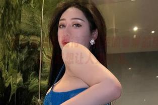 微密圈 - 整个壁纸都期待不爱笑的赛琳的皮衣写真，越看越想让人来围观。