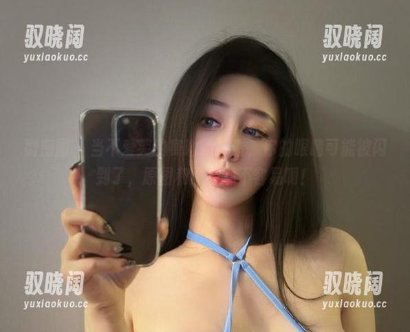 微密圈 - 当不爱笑的赛琳用心看，你的眼睛可能被闪到了，原图和图册都不容易啊！