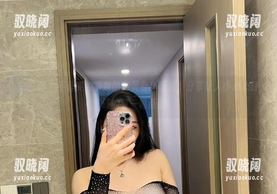 微密圈 - 不爱笑的赛琳的完美身材图库，分享让人小心心砰砰的每一幅画面！