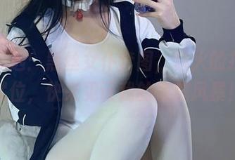 九言精选：黑丝女仆套图，恼火的扫把已就位，快来见证我的家庭风暴！