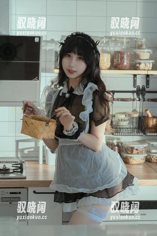 选我！云溪溪奶桃写真，让你觉得绸缎不如一杯快乐饮品！