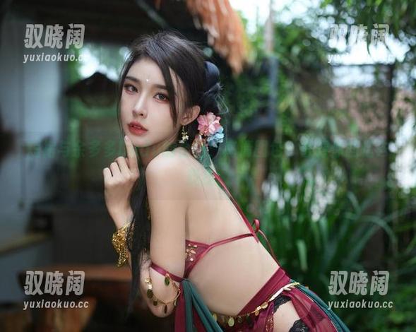余多多Dudu 短裙与余多多Dudu的合影:高清图包,省得你回忆去找找。