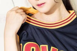 克拉女神 - 江琴的黑丝合集，照片里的腿比我手机还忙！