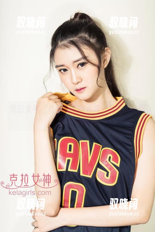 克拉女神 - 江琴的黑丝合集，照片里的腿比我手机还忙！