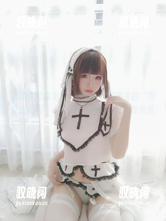 扔掉你的成见！十万珍吱伏特带来的“霞之丘诗羽”cos让你重新审视可爱和性感的边界。