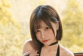 千夜未来在温泉嬉戏，這盛大的“洗澡”仪式实在让人想多看几眼。