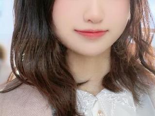 图片里的千阳快起床，黑白交错，就像我和我的思绪，别问我为什么。