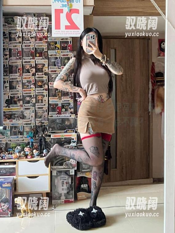 微密圈 - 卡通百科老王比基尼写真，放下圣光，背影竟然还有一点不羁？