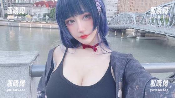 私房写真新风潮，夜晚变身猫女，啾小妍让你低头不见了!