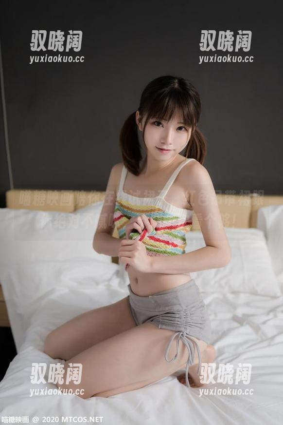 喵糖映画陪你在线试裙子，红色吊带裙跟你绝对不腻味，资源一次看个够！