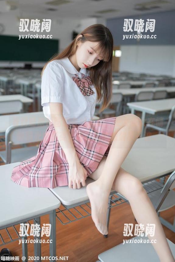 看到喵糖映画的在线资源，短发美女在慵懒阳光中享受，倒让我也想放松一波...