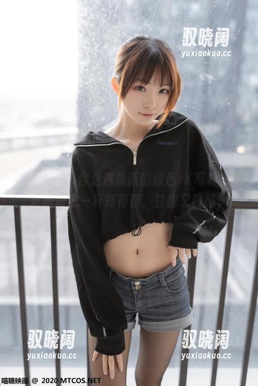 喵糖映画带你走进最新的绿色JK写真集，清新得像一杯薄荷茶，甘甜又醒脑。