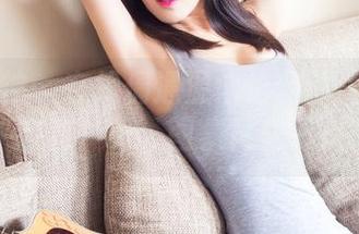 头条女神 - 在线偶遇温心怡：那片白色似乎在瞥一眼，图集竟成了拼图