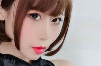 最新奈汐酱Nice海边写真，浪花翻滚，还是在想我要带点海盐回家。