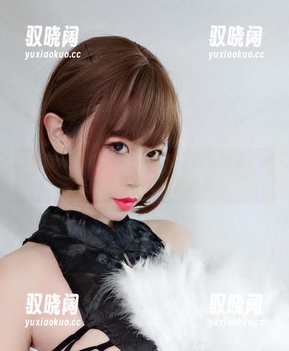 最新奈汐酱Nice海边写真，浪花翻滚，还是在想我要带点海盐回家。