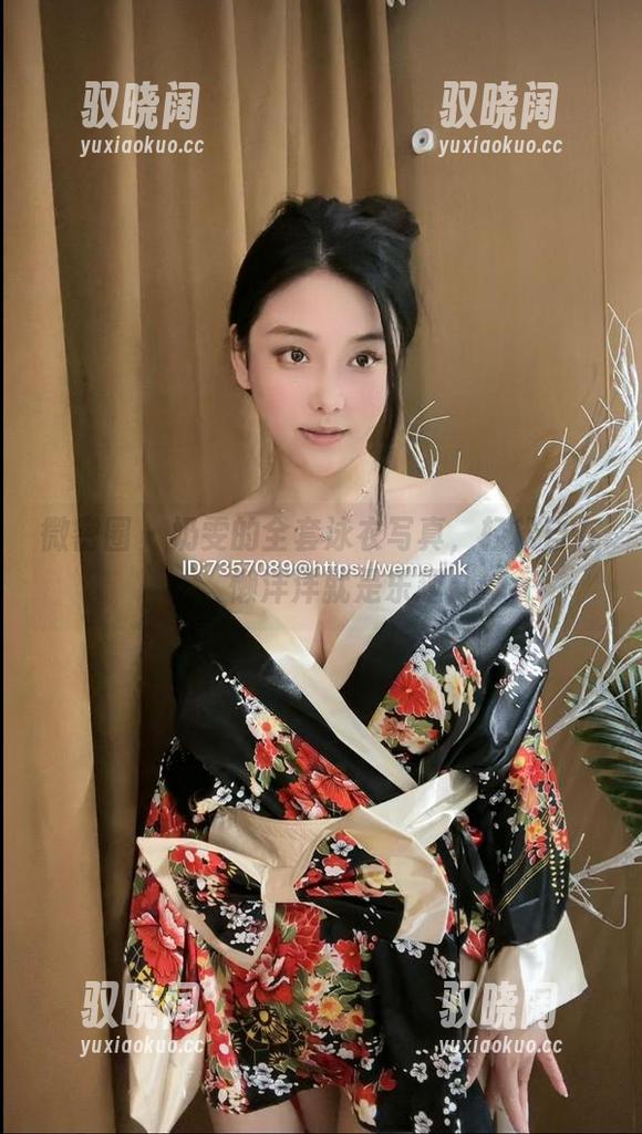 微密圈 - 奶雯的全套泳衣写真，轻松自在，懒洋洋就是乐趣