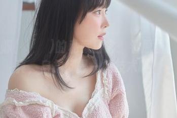 姜仁卿(강인경)的私藏日常：看原图、照写真，自拍都是一门技术啊！