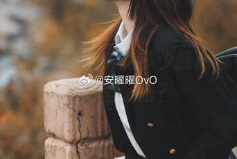 再看安曜曜的白裙，有多少能耐都在图包更新里了吧？