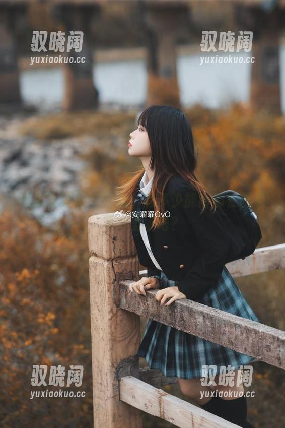 再看安曜曜的白裙，有多少能耐都在图包更新里了吧？