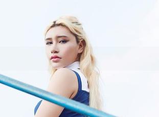 尤物馆 - 没啥色彩的陆萱萱Cecilia，黑白壁纸里透着一丝冷酷