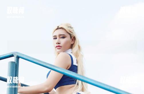 尤物馆-陆萱萱Cecilia 尤物馆 - 没啥色彩的陆萱萱Cecilia,黑白壁纸里透着一丝冷酷