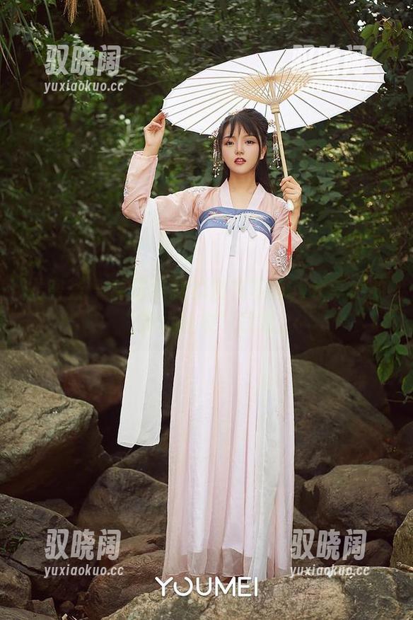 尤蜜荟 - 合法萝莉的内衣写真，分享她的“淡妆轻衣”日常。