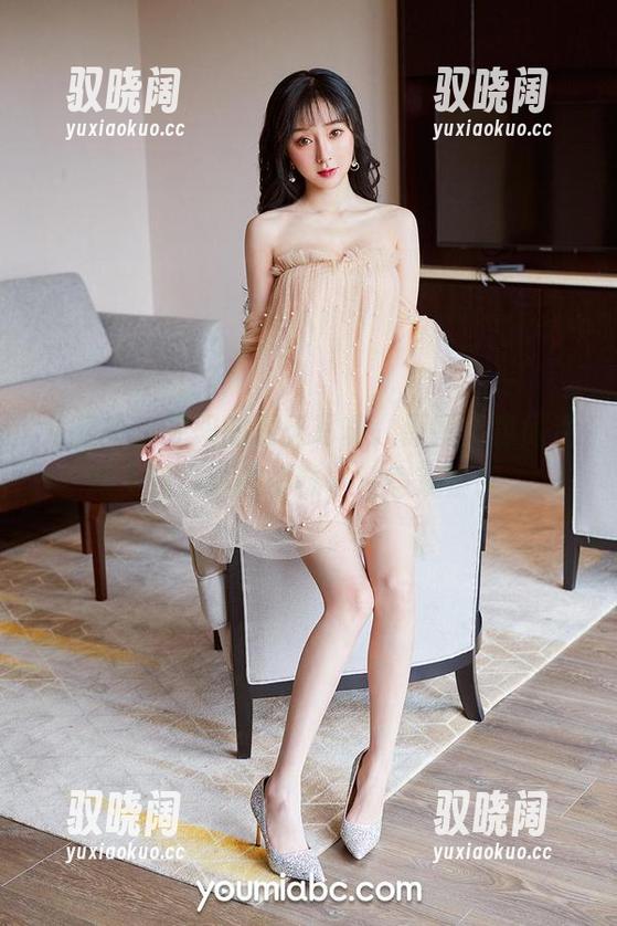 尤蜜荟 - 易阳的夏天写真，原图无意间透露了点小小的暧昧，注意观察哦。
