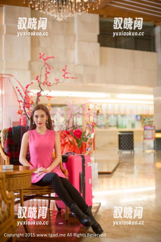 推女神 - 饱览谭晓彤的网袜图片合集，袜子也能当潮流单品吗？